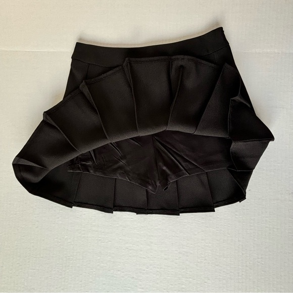 Small Black Pleated Mini Skirt - Picture 3 of 4